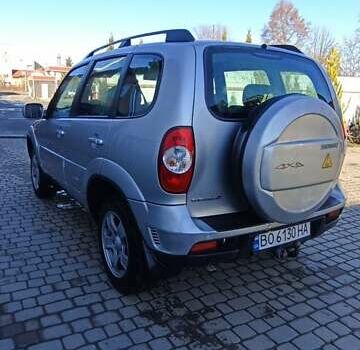 Серый Шевроле Нива, объемом двигателя 1.69 л и пробегом 140 тыс. км за 5500 $, фото 3 на Automoto.ua