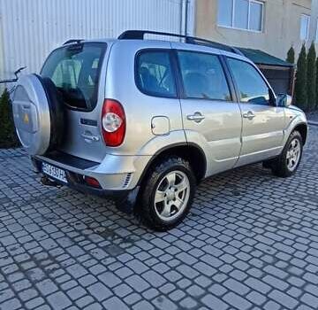 Серый Шевроле Нива, объемом двигателя 1.69 л и пробегом 140 тыс. км за 5500 $, фото 2 на Automoto.ua