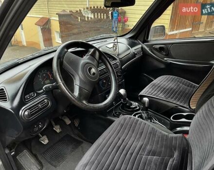 Серый Шевроле Нива, объемом двигателя 1.7 л и пробегом 144 тыс. км за 7500 $, фото 17 на Automoto.ua