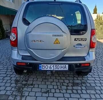 Серый Шевроле Нива, объемом двигателя 1.69 л и пробегом 140 тыс. км за 5500 $, фото 4 на Automoto.ua