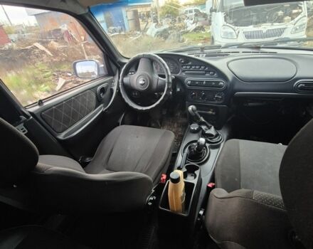 Сірий Шевроле Нива, об'ємом двигуна 1.7 л та пробігом 163 тис. км за 5000 $, фото 2 на Automoto.ua