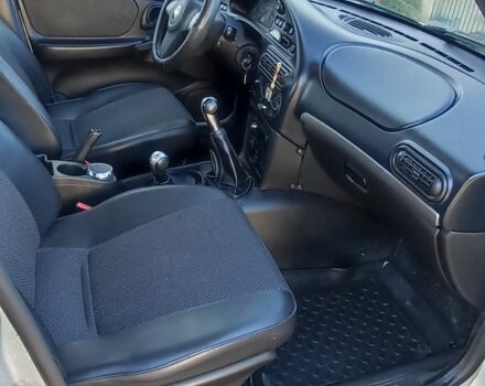 Серый Шевроле Нива, объемом двигателя 1.7 л и пробегом 140 тыс. км за 5500 $, фото 5 на Automoto.ua