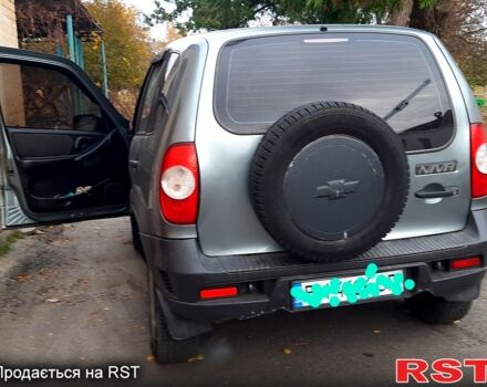 Сірий Шевроле Нива, об'ємом двигуна 17 л та пробігом 0 тис. км за 5000 $, фото 4 на Automoto.ua