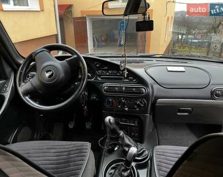 Серый Шевроле Нива, объемом двигателя 1.7 л и пробегом 144 тыс. км за 7500 $, фото 15 на Automoto.ua