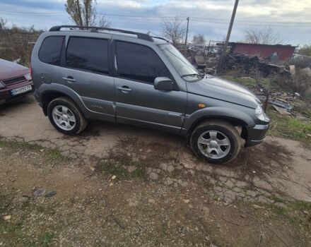 Сірий Шевроле Нива, об'ємом двигуна 1.7 л та пробігом 163 тис. км за 5000 $, фото 1 на Automoto.ua