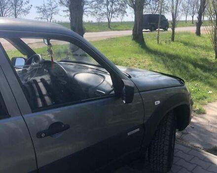 Серый Шевроле Нива, объемом двигателя 1.7 л и пробегом 74 тыс. км за 5500 $, фото 1 на Automoto.ua