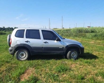Сірий Шевроле Нива, об'ємом двигуна 1.69 л та пробігом 220 тис. км за 2500 $, фото 1 на Automoto.ua