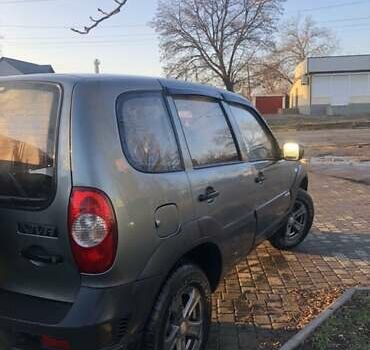 Серый Шевроле Нива, объемом двигателя 1.7 л и пробегом 74 тыс. км за 5500 $, фото 2 на Automoto.ua