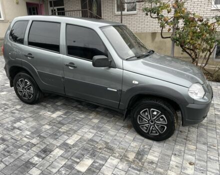 Серый Шевроле Нива, объемом двигателя 1.7 л и пробегом 137 тыс. км за 5500 $, фото 5 на Automoto.ua