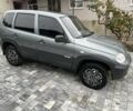Серый Шевроле Нива, объемом двигателя 1.7 л и пробегом 137 тыс. км за 5500 $, фото 5 на Automoto.ua