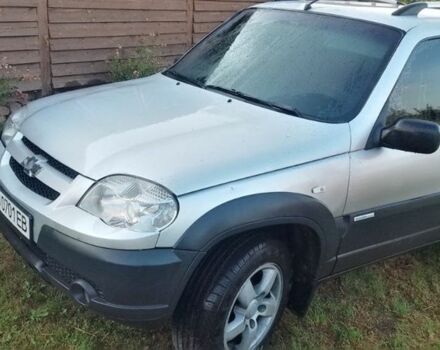 Серый Шевроле Нива, объемом двигателя 1.7 л и пробегом 155 тыс. км за 5200 $, фото 4 на Automoto.ua