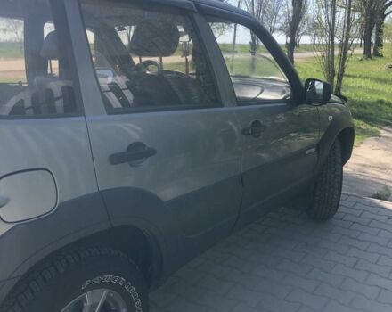 Сірий Шевроле Нива, об'ємом двигуна 1.7 л та пробігом 75 тис. км за 5700 $, фото 6 на Automoto.ua