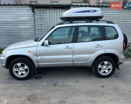 Сірий Шевроле Нива, об'ємом двигуна 1.69 л та пробігом 78 тис. км за 7500 $, фото 1 на Automoto.ua