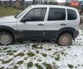 Серый Шевроле Нива, объемом двигателя 1.69 л и пробегом 270 тыс. км за 3450 $, фото 1 на Automoto.ua