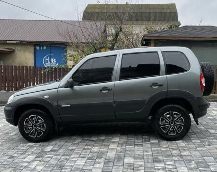 Серый Шевроле Нива, объемом двигателя 1.7 л и пробегом 137 тыс. км за 5500 $, фото 4 на Automoto.ua