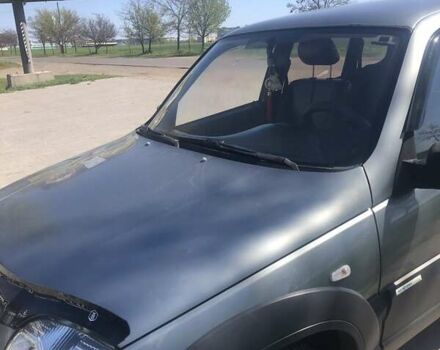 Серый Шевроле Нива, объемом двигателя 1.7 л и пробегом 74 тыс. км за 5500 $, фото 3 на Automoto.ua