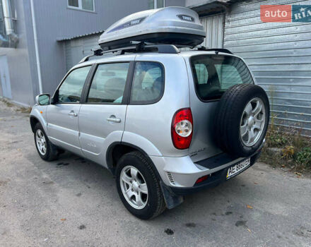 Сірий Шевроле Нива, об'ємом двигуна 1.69 л та пробігом 78 тис. км за 7500 $, фото 2 на Automoto.ua