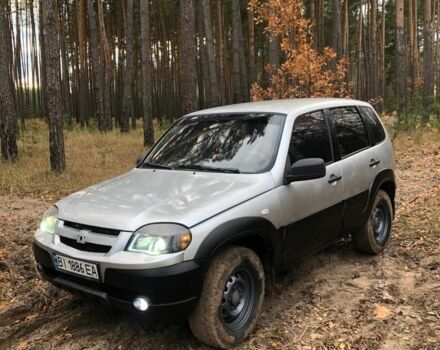 Сірий Шевроле Нива, об'ємом двигуна 1.7 л та пробігом 272 тис. км за 5000 $, фото 19 на Automoto.ua