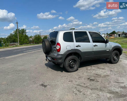 Серый Шевроле Нива, объемом двигателя 1.69 л и пробегом 157 тыс. км за 5000 $, фото 8 на Automoto.ua