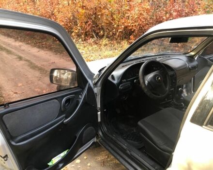 Сірий Шевроле Нива, об'ємом двигуна 1.7 л та пробігом 272 тис. км за 5000 $, фото 11 на Automoto.ua