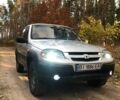 Сірий Шевроле Нива, об'ємом двигуна 1.7 л та пробігом 272 тис. км за 5000 $, фото 1 на Automoto.ua