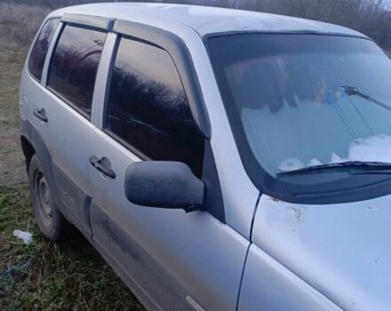 Серый Шевроле Нива, объемом двигателя 1.7 л и пробегом 500 тыс. км за 3500 $, фото 4 на Automoto.ua