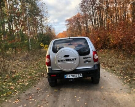 Сірий Шевроле Нива, об'ємом двигуна 1.7 л та пробігом 272 тис. км за 5000 $, фото 3 на Automoto.ua