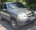 Серый Шевроле Нива, объемом двигателя 1.69 л и пробегом 50 тыс. км за 3900 $, фото 1 на Automoto.ua