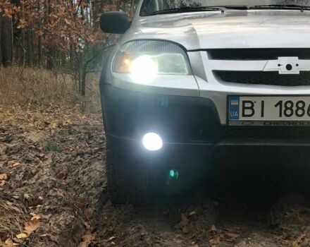 Сірий Шевроле Нива, об'ємом двигуна 1.7 л та пробігом 272 тис. км за 5000 $, фото 23 на Automoto.ua