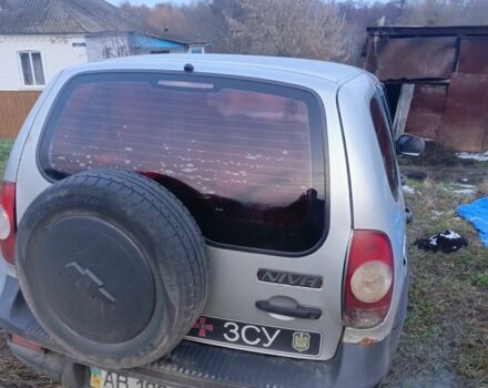 Серый Шевроле Нива, объемом двигателя 1.7 л и пробегом 500 тыс. км за 3500 $, фото 5 на Automoto.ua