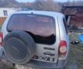Серый Шевроле Нива, объемом двигателя 1.7 л и пробегом 500 тыс. км за 3500 $, фото 5 на Automoto.ua