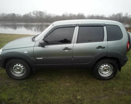 Серый Шевроле Нива, объемом двигателя 1.7 л и пробегом 157 тыс. км за 5500 $, фото 7 на Automoto.ua