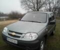 Серый Шевроле Нива, объемом двигателя 1.7 л и пробегом 157 тыс. км за 5500 $, фото 1 на Automoto.ua