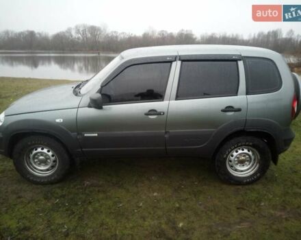 Серый Шевроле Нива, объемом двигателя 1.69 л и пробегом 157 тыс. км за 5500 $, фото 8 на Automoto.ua