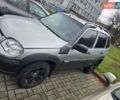 Серый Шевроле Нива, объемом двигателя 1.69 л и пробегом 173 тыс. км за 3540 $, фото 1 на Automoto.ua