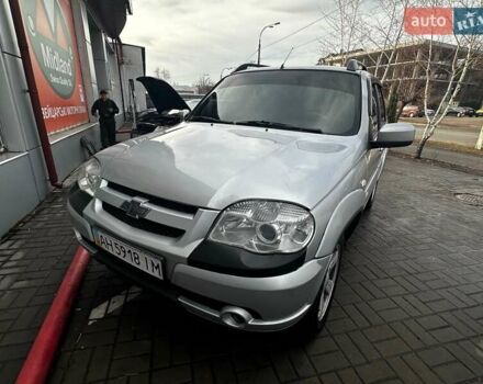Серый Шевроле Нива, объемом двигателя 1.69 л и пробегом 337 тыс. км за 5285 $, фото 4 на Automoto.ua