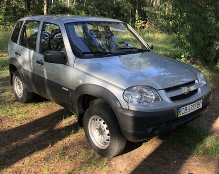 Серый Шевроле Нива, объемом двигателя 1.69 л и пробегом 150 тыс. км за 5600 $, фото 1 на Automoto.ua