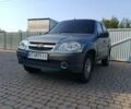 Серый Шевроле Нива, объемом двигателя 1.7 л и пробегом 137 тыс. км за 5600 $, фото 1 на Automoto.ua