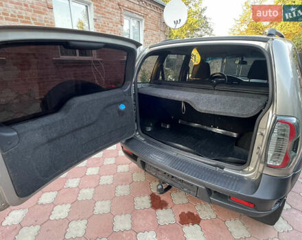 Серый Шевроле Нива, объемом двигателя 1.69 л и пробегом 125 тыс. км за 7500 $, фото 11 на Automoto.ua