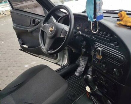 Серый Шевроле Нива, объемом двигателя 1.7 л и пробегом 110 тыс. км за 8000 $, фото 5 на Automoto.ua