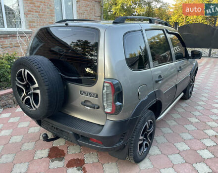 Серый Шевроле Нива, объемом двигателя 1.69 л и пробегом 125 тыс. км за 8500 $, фото 17 на Automoto.ua