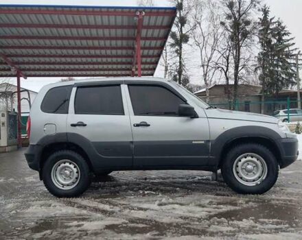 Серый Шевроле Нива, объемом двигателя 1.7 л и пробегом 110 тыс. км за 8000 $, фото 4 на Automoto.ua