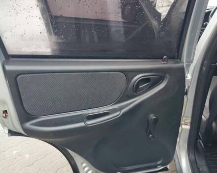 Серый Шевроле Нива, объемом двигателя 1.7 л и пробегом 110 тыс. км за 8000 $, фото 13 на Automoto.ua