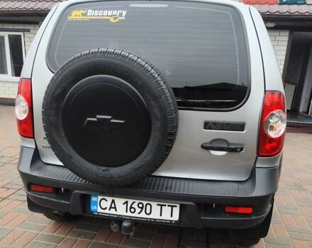 Серый Шевроле Нива, объемом двигателя 1.69 л и пробегом 180 тыс. км за 5900 $, фото 5 на Automoto.ua