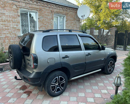 Серый Шевроле Нива, объемом двигателя 1.69 л и пробегом 125 тыс. км за 7500 $, фото 8 на Automoto.ua