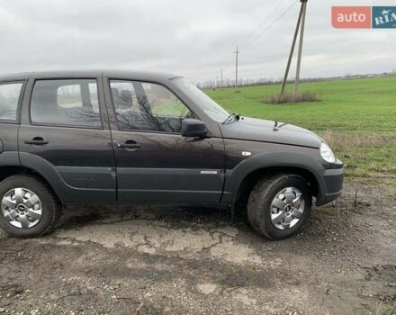 Серый Шевроле Нива, объемом двигателя 1.69 л и пробегом 188 тыс. км за 5700 $, фото 4 на Automoto.ua
