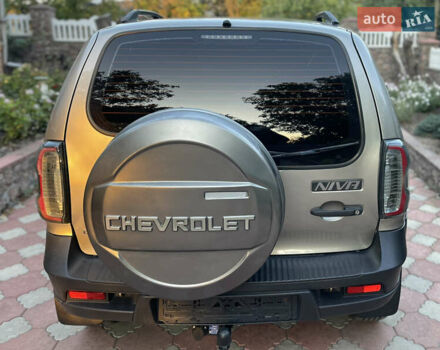 Серый Шевроле Нива, объемом двигателя 1.69 л и пробегом 125 тыс. км за 8500 $, фото 6 на Automoto.ua
