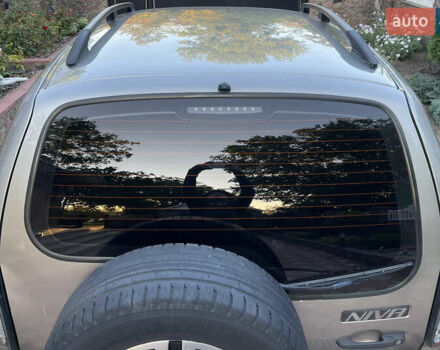 Серый Шевроле Нива, объемом двигателя 1.69 л и пробегом 125 тыс. км за 7500 $, фото 13 на Automoto.ua