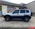 Серый Шевроле Нива, объемом двигателя 1.7 л и пробегом 347 тыс. км за 4600 $, фото 2 на Automoto.ua