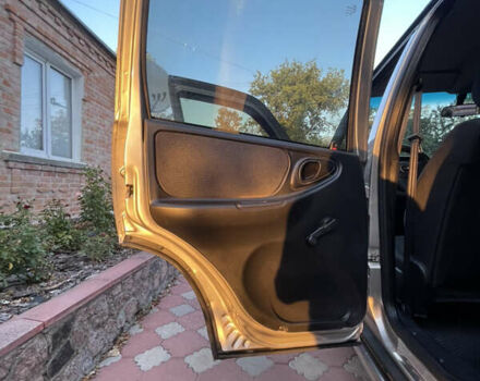 Серый Шевроле Нива, объемом двигателя 1.69 л и пробегом 125 тыс. км за 7500 $, фото 24 на Automoto.ua